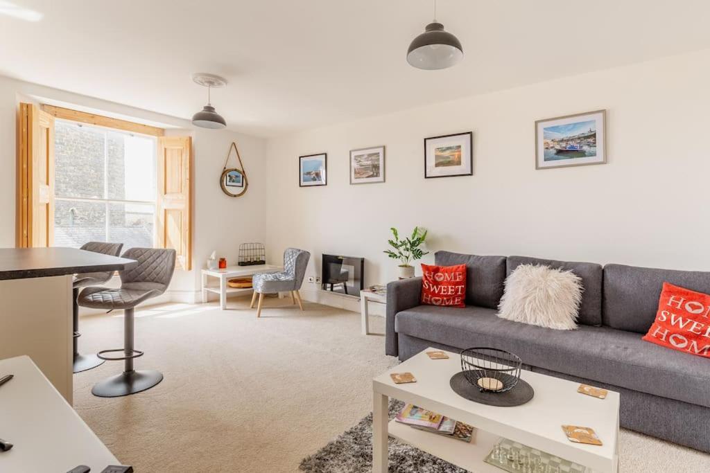 Modern Flat With Island Views In Heart Of Tenby Exterior foto